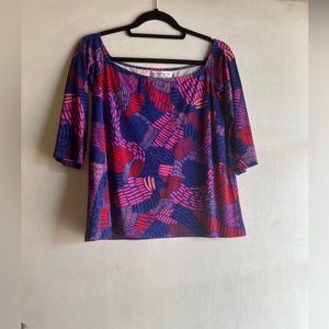 Medium. Fighting Eel off the shoulder top.  Like new